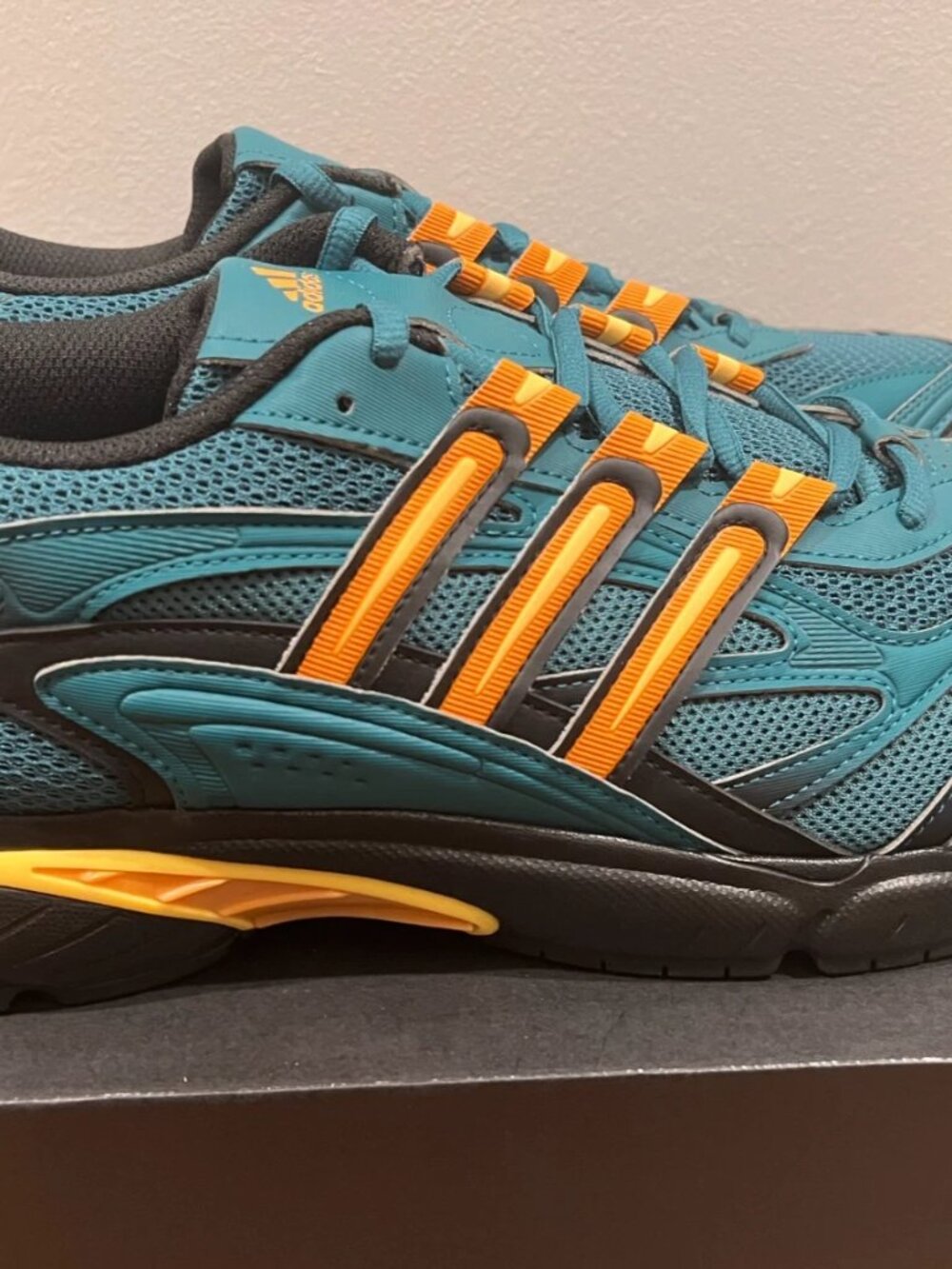 ADIDAS Temper Run 2